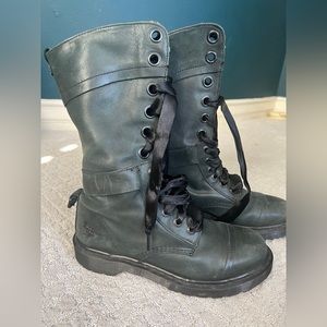 Dr. Martens Triumph 1914 boots